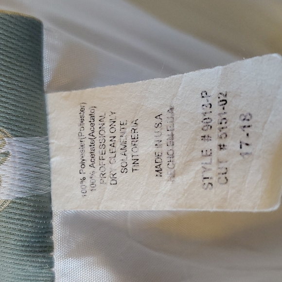 White Formal  Sz 12.  Full skirt with a layer of Crinoline  Roses on arm straps. - Picture 6 of 10